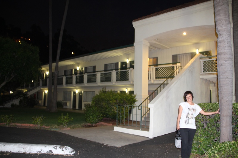 Elena abends am Motel